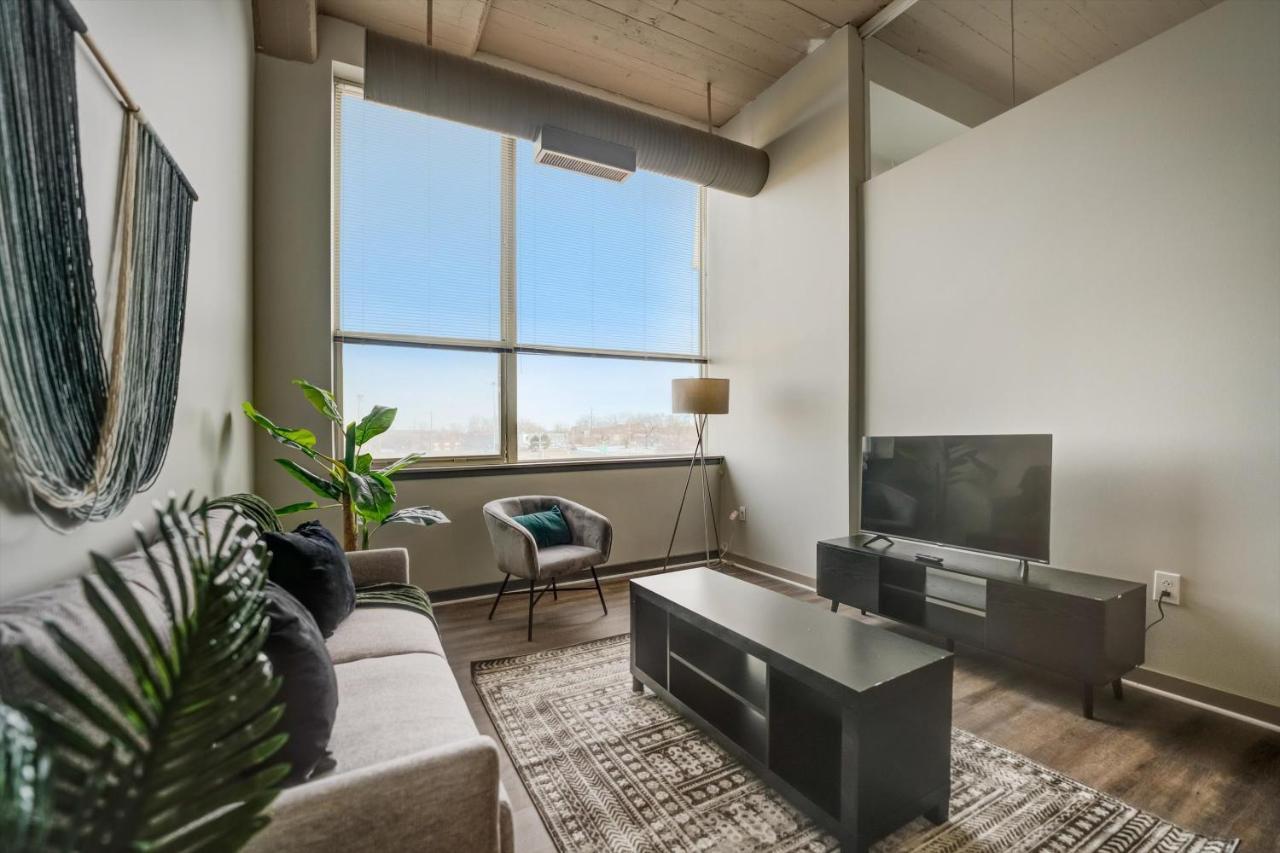 Frontdesk Waterfront Apts Downtown Cleveland Lägenhet Rum bild
